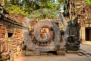 Une sculture ÃÂ  l`intÃÂ©rieur du temple Ta Som dans le domaine des temples de Angkor, au Cambodge photo